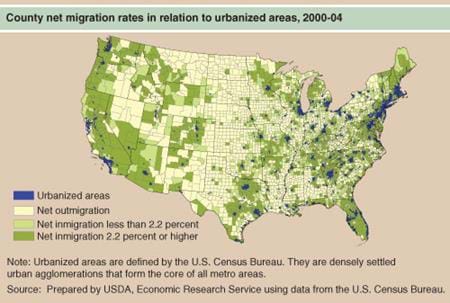 Map: County net migration rates in relation to urbanized areas, 2000-04